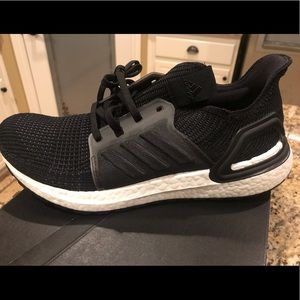 Women’s SZ 10 Adidas Ultra boost
